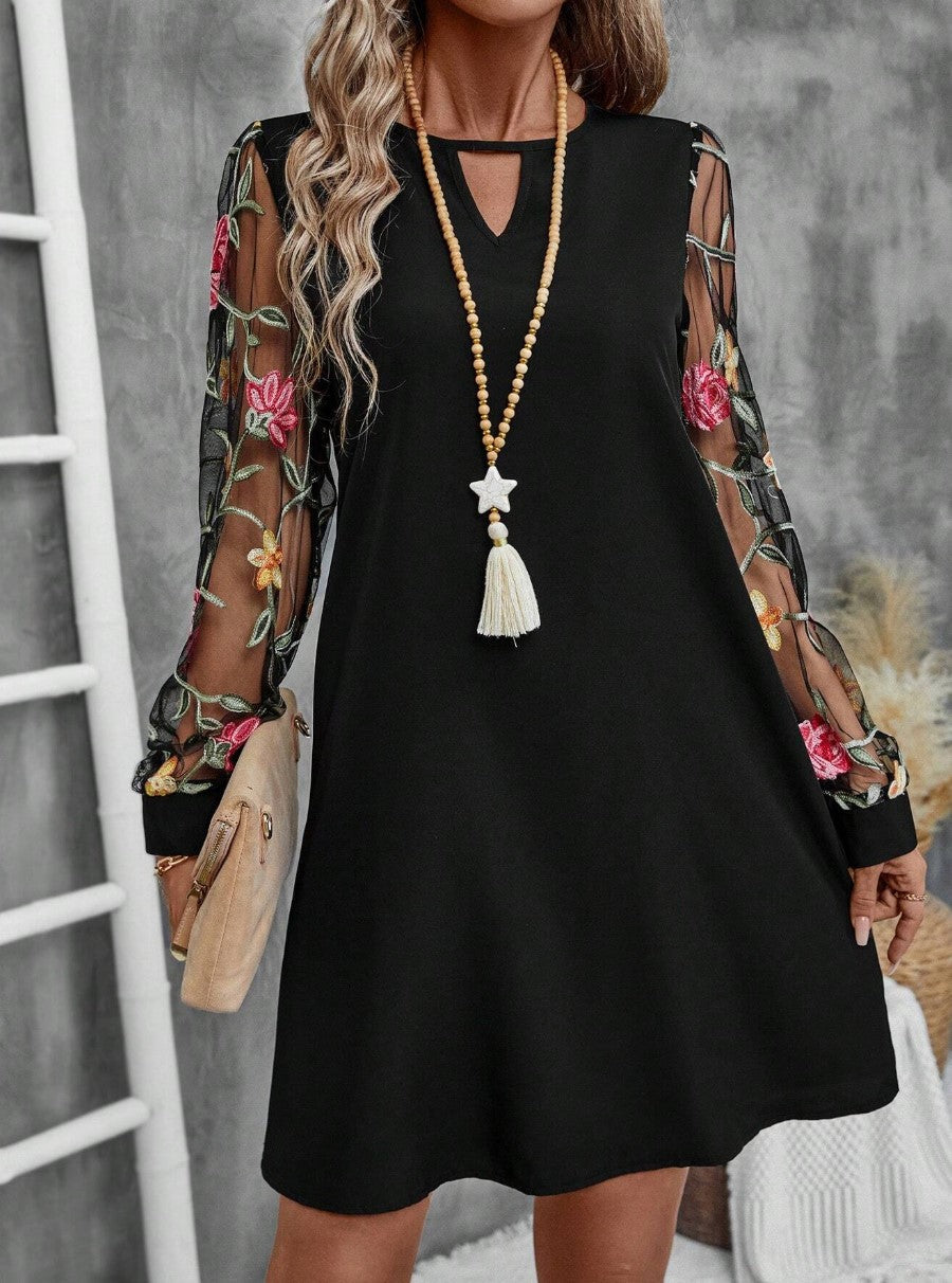 JOLANTA | Elegancka sukienka z dekoltem w serek i efektownymi rękawami